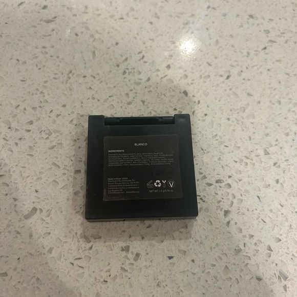 Pretty Araceli highlighter!! - Picture 3 of 3